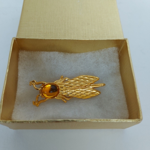 Yves Rocher Brooch - Picture 2 of 5